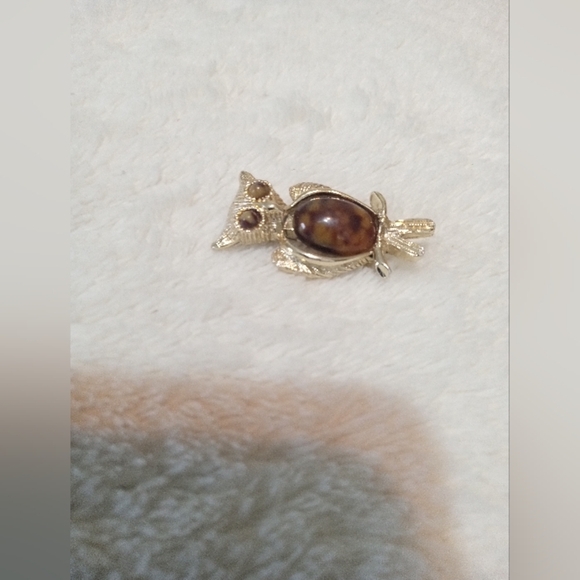 Vintage Owl Brooch Pin Brown Marbled Cabochon Jelly Belly Like - Picture 2 of 5